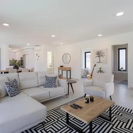 Villa Anita - By Sch *